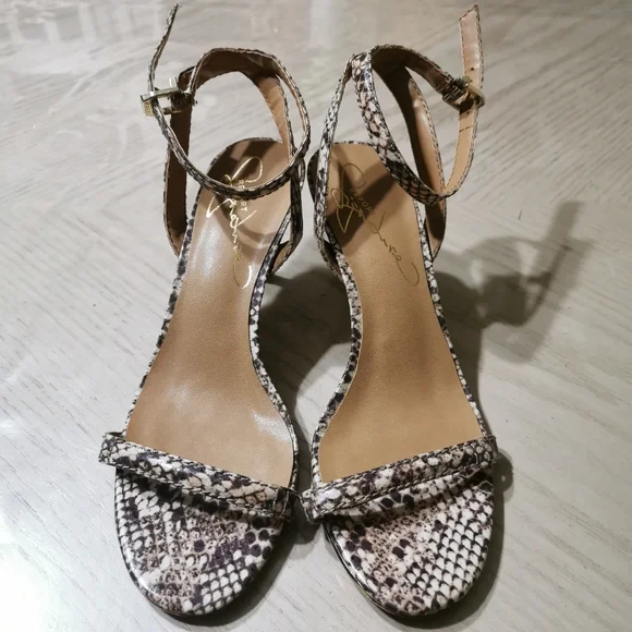 Report Signature Heels - Picture 3 of 10